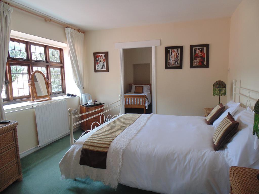 The Dusthole Hotel Shepton Mallet Bagian luar foto